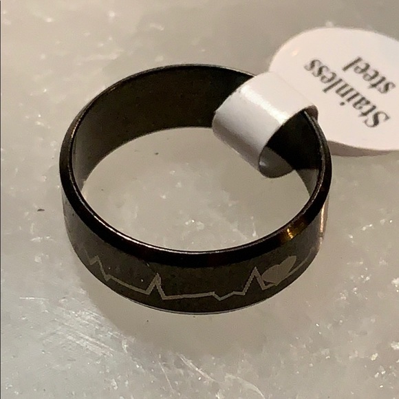 🎉3/$45🎉Heartbeat line ring size 8 - Picture 3 of 6